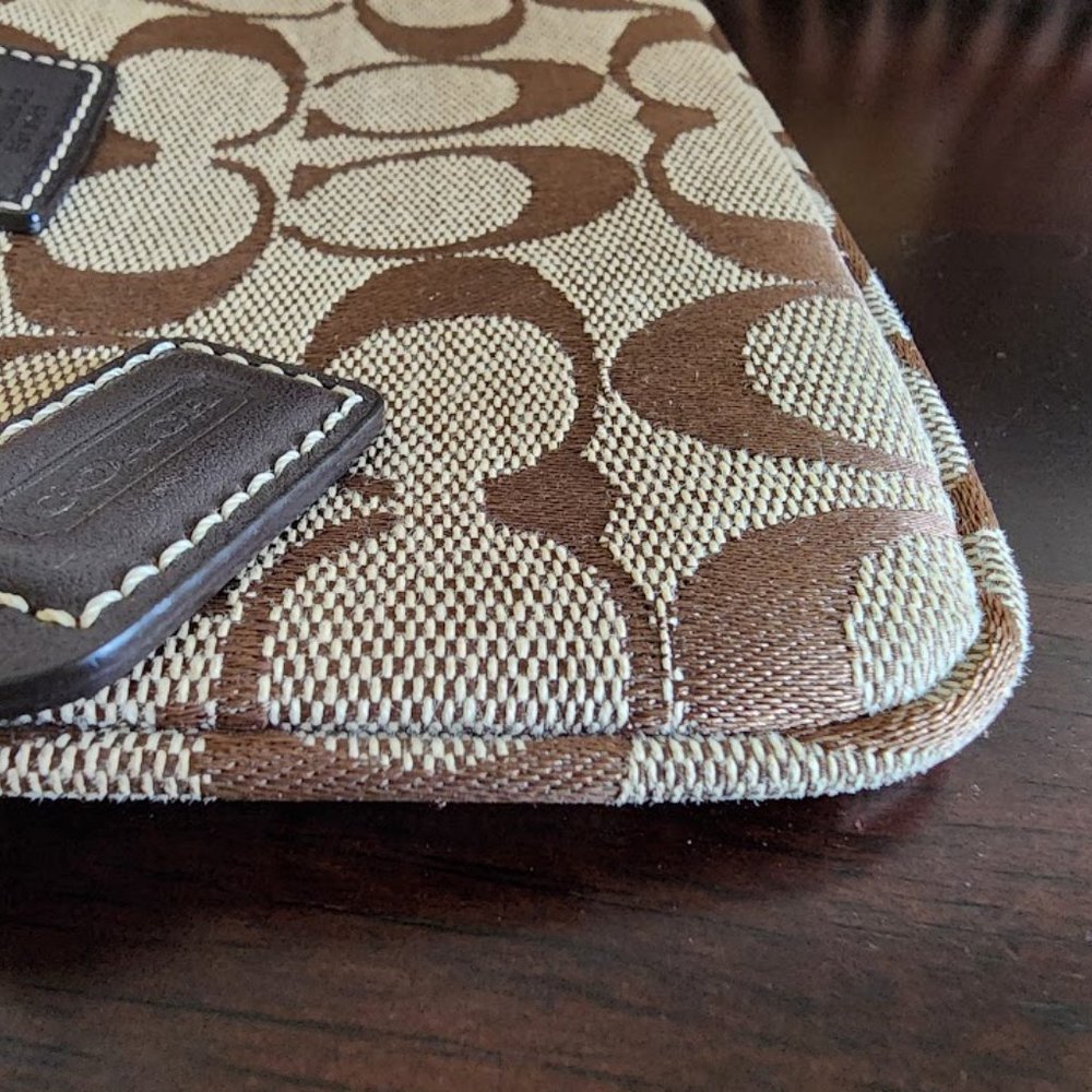 Coach Wristlet - Picture 4 of 12